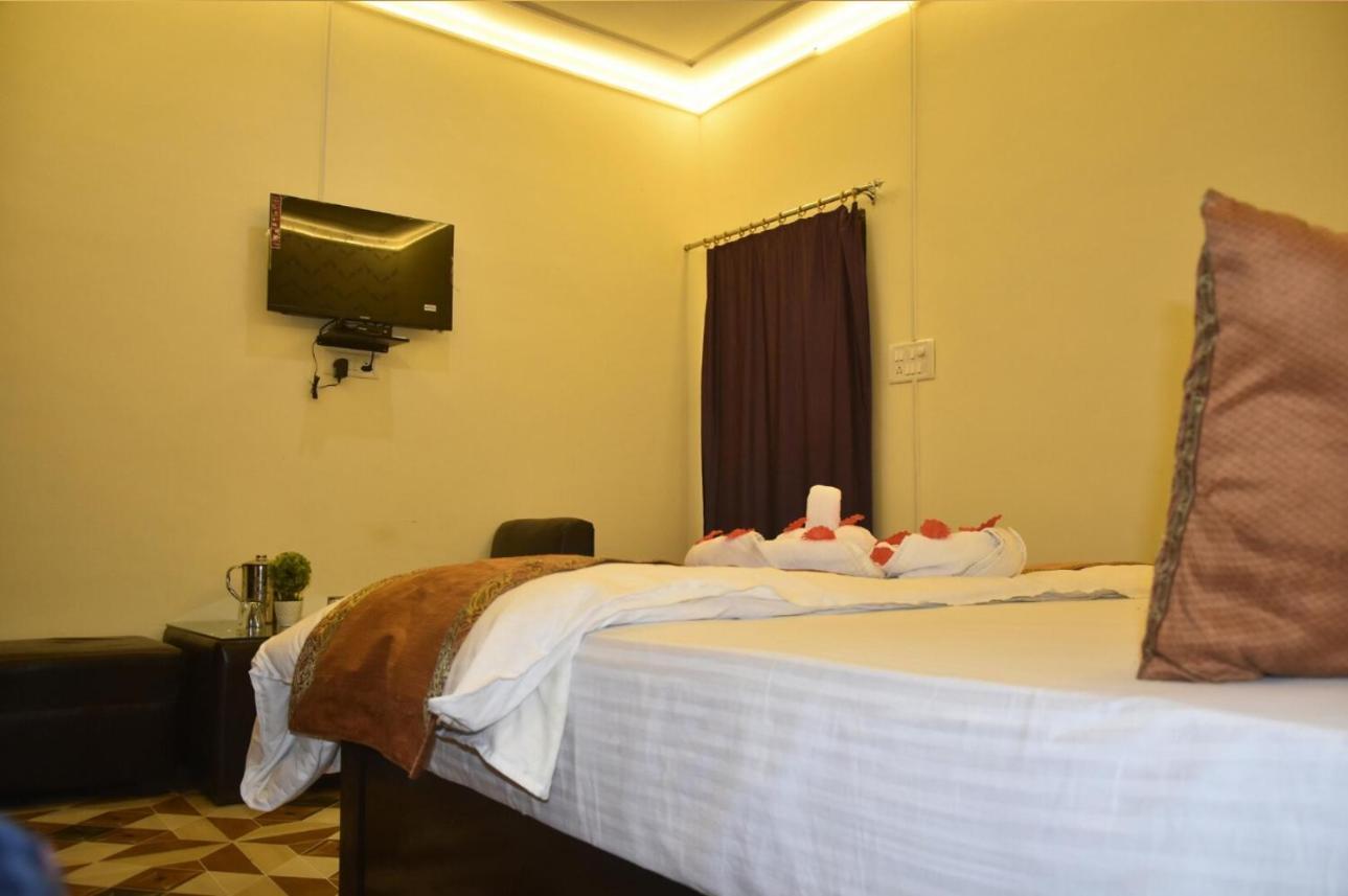 De Costa Palace - Pick And Drop Available Varanasi Exterior photo
