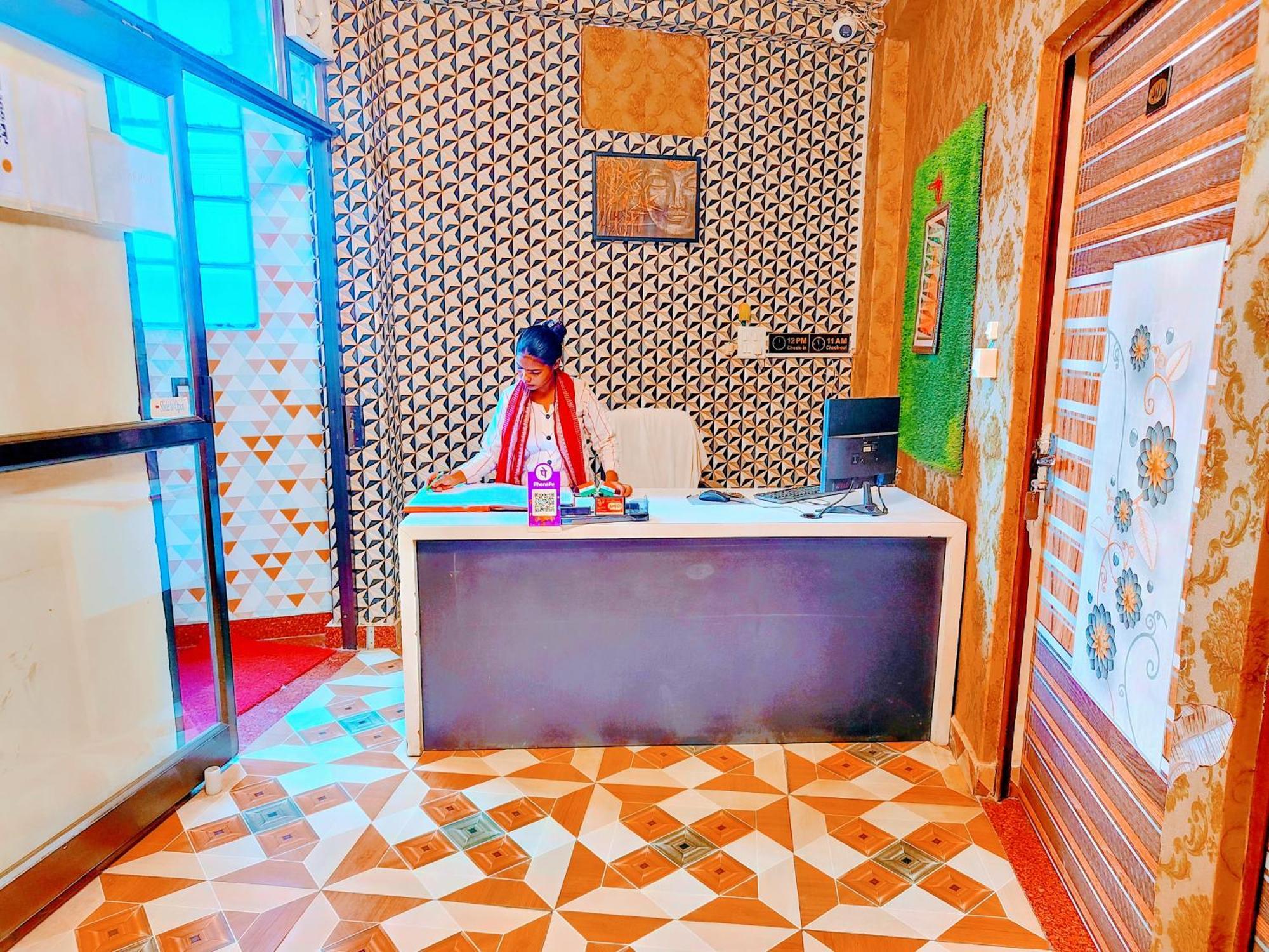 De Costa Palace - Pick And Drop Available Varanasi Exterior photo